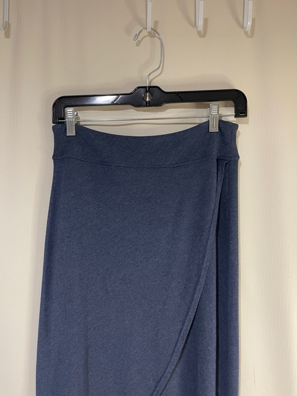 Athleta Navy Wrap-Style Midi Skirt Size XS Like New Condition - Picture 3 of 9